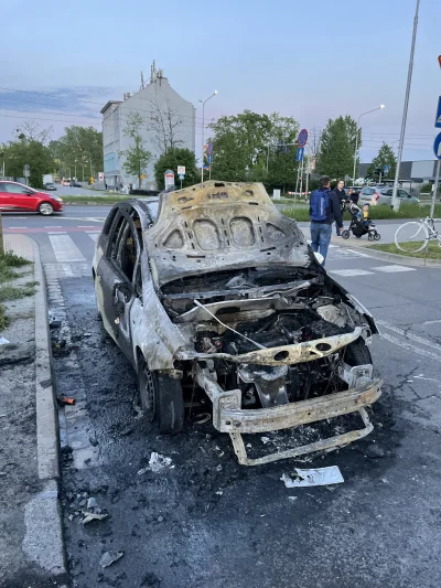 borejo - cześć, wczoraj mojej dziewczynie spaliło się auto, podczas jazdy zaczęło dym...