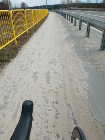 jagodowy_krol - Dlaczego nie jedziesz ścieżką rowerową?? Zdjęcie z zeszłego roku, wsz...