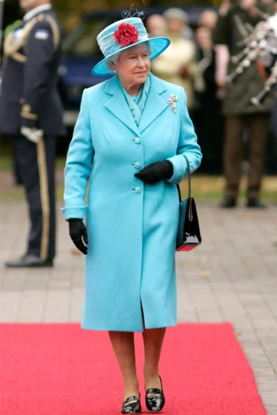 oszty - prowadzący ukradł look od królowej Elżbiety 
#eurowizja