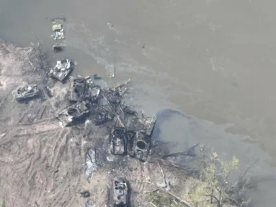 yosemitesam - #ukraina #wojna 
#rosja 
Stado obcych czołgów, które przyszło do wodo...