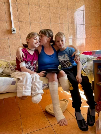 Pachlak - To Natalia i jej 11-letnie bliźniaki Yana i Jarosław. Kiedy rosyjska bomba ...