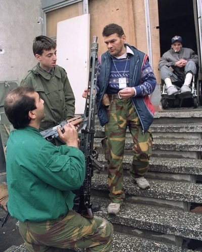 wfyokyga - Sarajewo 1992, MG 42 chyba po dziadzku ( ͡° ͜ʖ ͡°).
#wojna #militaria #bro...