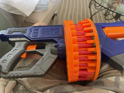 lajsta77 - W końcu mamy #nerf pistolet w pełni automatyczna na baterie, można walić s...