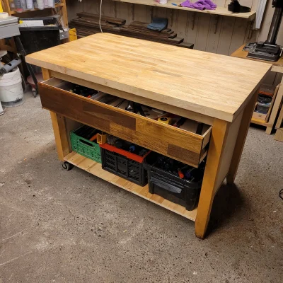 Recydywa - Od jakiegoś czasu buduję nowy stół warsztatowy do hobbystycznego stolarstw...