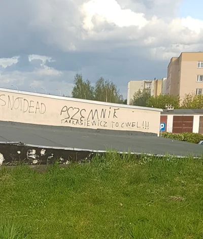 elpoliko - Kiedy masz 7 lat, ale chcesz być osiedlowym gangsterem 

#heheszki