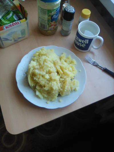 anonymous_derp - Dzisiejsze śniadanie: Ziemniaki.

Do czarnolistowania: #lowfatderp...