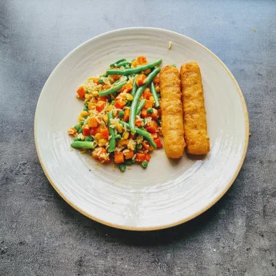 briskmann - Niedzielny obiad.
Ryba w panierce. Smazone warzywa z ryzem.

#obiad #g...