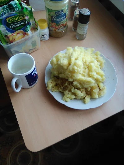 anonymous_derp - Dzisiejsze śniadanie: Ziemniaki.

Do czarnolistowania: #lowfatderp...