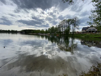 sisohiz - #wedkarstwo #swornegacie 
Relaks nad wodą. Woda płytka - jest jej około 30...