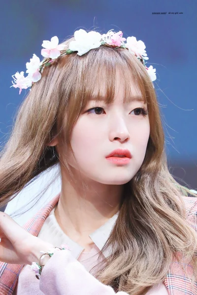 XKHYCCB2dX - #arin #ohmygirl
#koreanka