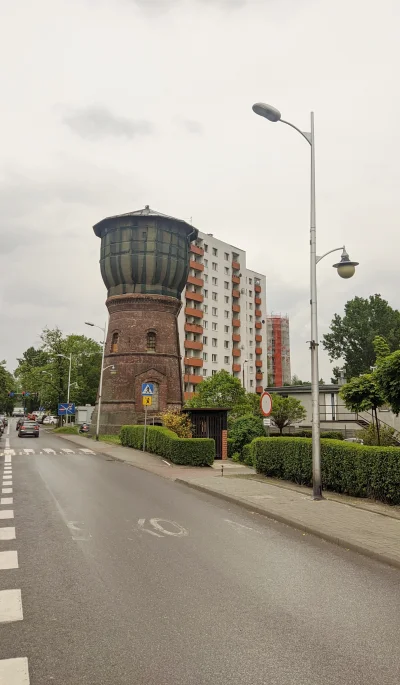 sylwke3100 - Gallusa, Katowice

Wieża ciśnień pośród bloków.

Zbudowana w 1912 roku j...