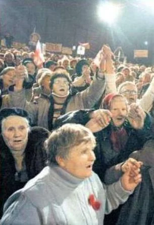 ZolniezMordoru - @mookie: a także drugie skrzydło poparcia wyborczego. Na tych skrzyd...