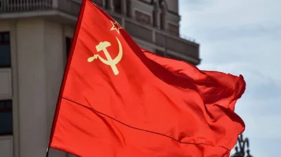 contrast - „Duma Państwowa proponuje uznanie flagi ZSRR lub Sztandaru Zwycięstwa za f...