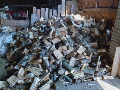 emulegator - Chłop już od wiosny musi szykować drewno na następną zimę bo ceny węgla ...