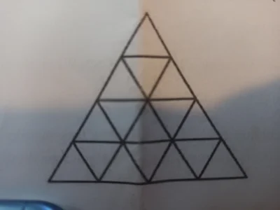 Miecio99 - #matematyka 

Ile jest trójkątów na rysunku?