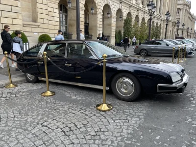 koba01 - Spotkane w Paryzu, ktoś wie co to za autko?

#carspotting #carboners #motory...