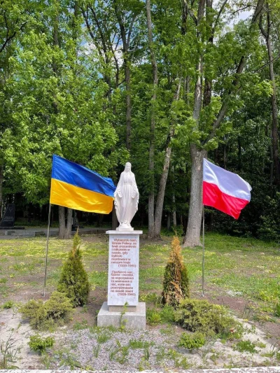 Pepe19 - Pomnik torturowanych i rozstrzelanych Polaków na ziemi ukraińskiej wzniesion...