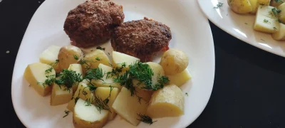 Sandrinia - Dzisiejszy obiad: kotlet mielony, ziemniaki młode, koperek.
#ambitneposi...