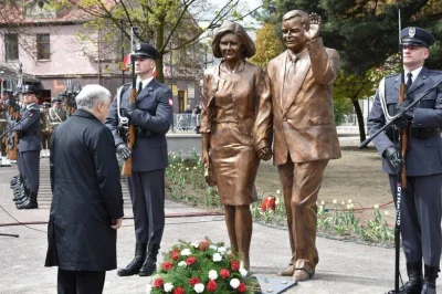 cichooo - Dajcie mu #!$%@? dwa metry, nikt się nie skapnie xD

Lech Kaczyński wzrost:...