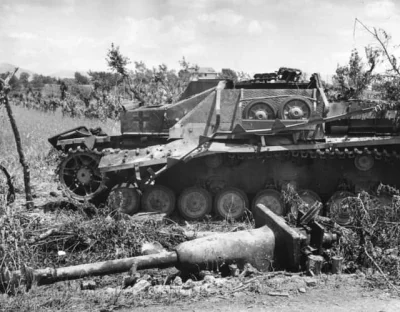 expicmuszebosieudusze - #nocneczolgi
Zniszczony Stug IV, Włochy 1944