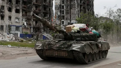 muchabzz - Rosyjski czołg wyzwalający Ukrainę, niosący radość , miłość , braterstwo, ...