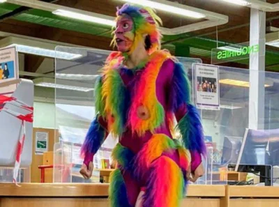 WykoZakop - "W londyńskiej bibliotece przebrany za tęczopodobną małpę agitator LGBTWC...