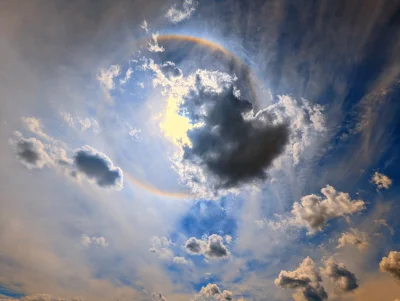 Jelon7 - Delikatnie podkręcone niebo z efektem halo
#pixel 6 robi robotę.
#fotografia