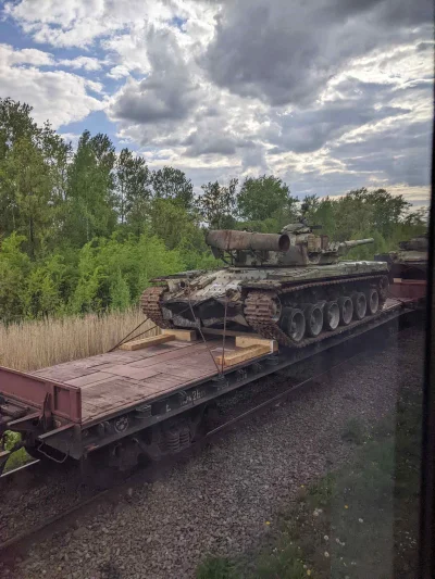 exploti - Ruskie wyciągają już T-80, który projektowany był jakieś 50 lat temu. A bud...