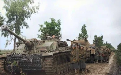 wojna - Niemiecka kolumna dział pancernych StuG i czołgów Panzer V 'Panther' w pobliż...