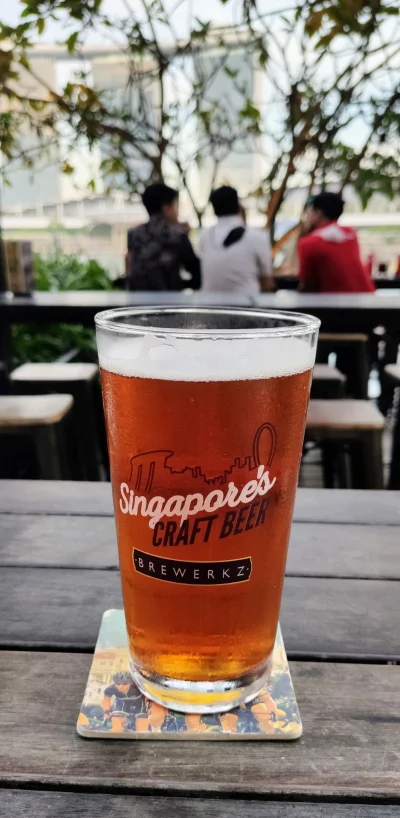 kotbehemoth - Cheers! Takie piwo w Singapurze na złotówki wychodzi 68 zł. 

#ciekawos...