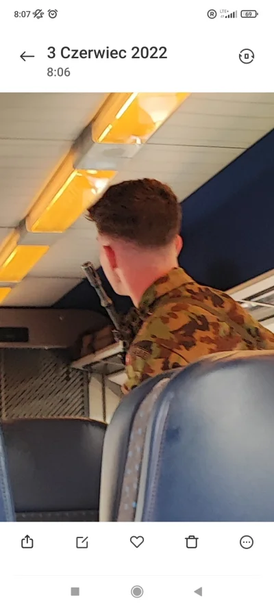Polasz - A w #szwajcaria normalnie. Młody żołnierz wsiada do pociągu pospiesznego z w...