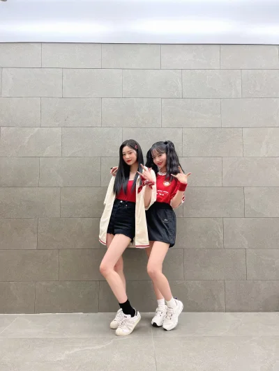 XKHYCCB2dX - #minju #yuri #izone 
#koreanka