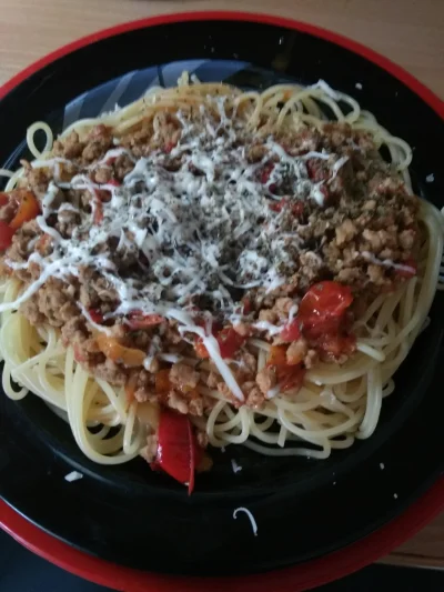 qew12 - Dzisiaj spaghetti, tym razem z mięsem
#qewnakwadracie #gotujzwykopem #jedzeni...