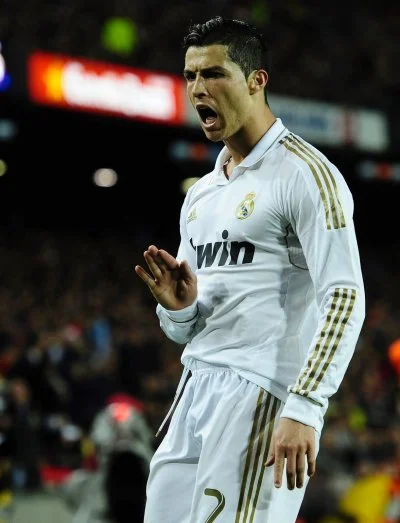 smialson - @TomaszHajto111: Klasyka - pierwsza koszulka Realu Madryt, sezon 2011/12