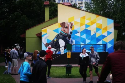 contrast - W Kijowie zakończono prace nad muralem z psem Patronem. Obraz przybrał ost...