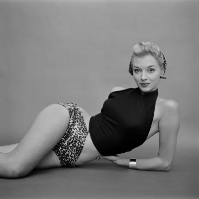 myrmekochoria - Lisa Larsen, Vikki Dougan, 1953. Fotografia kiedyś chyba była, ale na...