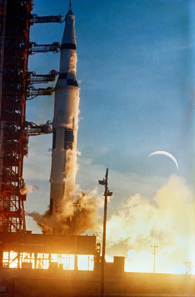 myrmekochoria - Start misji Apollo 8, 1968.

#starszezwoje - blog ze starymi grafik...