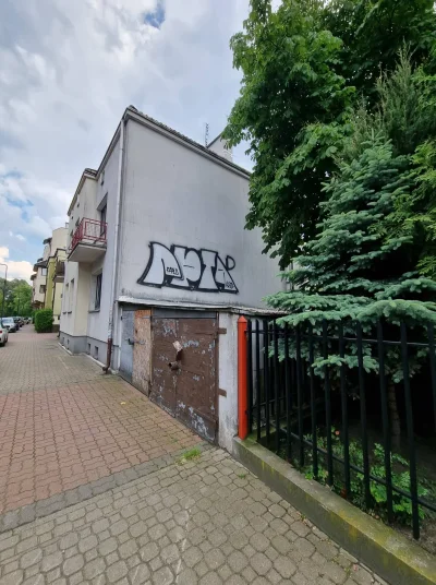 Jurigag - jakiś #!$%@? debil zdewastował nam budynek i graffiti namalował na ścianie,...