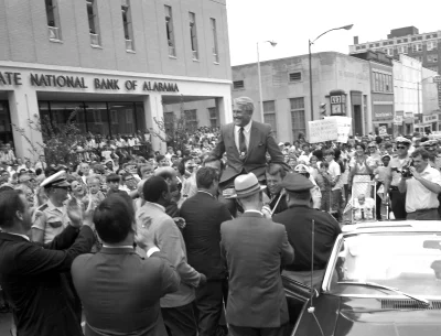 myrmekochoria - Wernher von Braun noszony na rękach w Huntsville po udanej misji Apol...