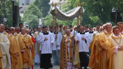 s.....e - Katole z #wroclaw, w p-----e mam te wasze obchody. Utknąłem w gigantycznym ...