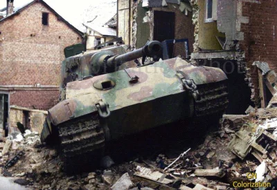 wojna - Niemiecki czołg Panzer VI Ausf. B 'Tiger II', porzucony w Stavelot, Belgia. 
...