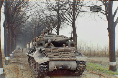 wojna - Amerykański niszczyciel czołgów M36 Jackson w pobliżu Düren, Niemcy.

luty ...