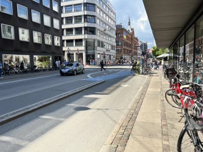 cwlmod - Ostatnio podczas wizyty w antysamochodwej Kopenhadze zrobiłem zdjęcie ulicy....