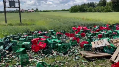 szumek - >Ciężarówka przewożąca piwo przewróciła się na krajowej 17 w pow. krasnostaw...