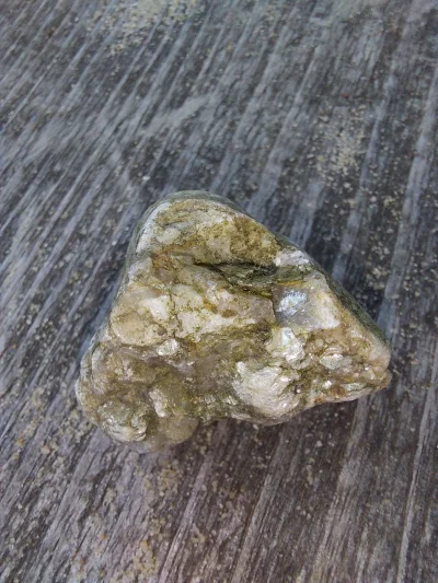 skalar_neonka - Mircy, co to za minerał może być w tym kamyku?
#kamienie #mineraly #p...