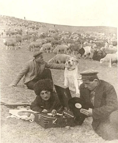 wfyokyga - Pasterze słuchają sobie nuty, Azerbejdżan 1939.
