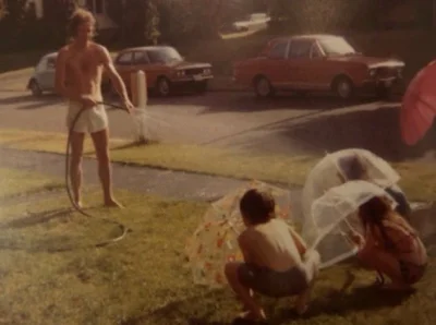 myrmekochoria - Ted Bundy bawiący się z dziećmi, chyba lata 70. XX wieku.

#starsze...