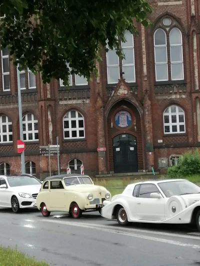 mumm - #Hammond #May #Clarkson

Panowie już o godzinie 10 byli widziani w Gdańsku, a ...