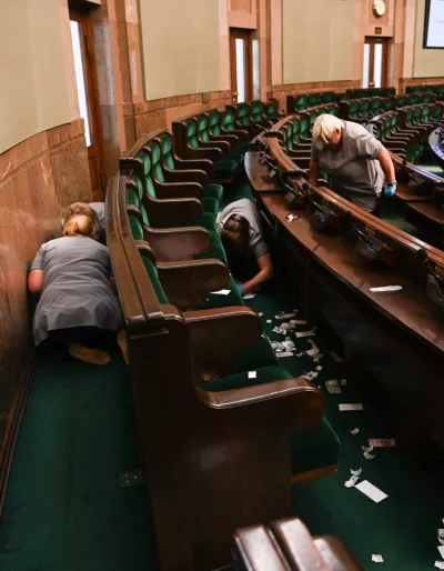 m.....a - Jachira zrobiła gówniany happening - ale oczywiście posprzątać już jej się ...