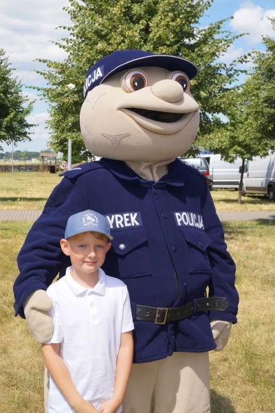 6.....9 - @Victusestin_vita: Jaca mistrz chowanego już kolejny sezon. Polska policja ...